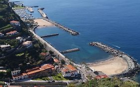 Charming Studios In Calheta Beach - Villa Esmeralda